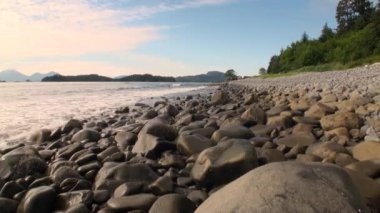 Taşlar arka plan harika manzaralar Alaska tarihinde Pasifik Okyanusu Sahili üzerinde.