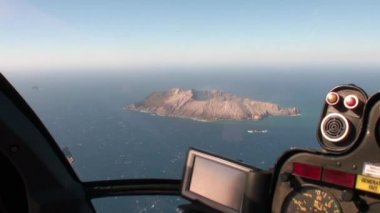 Beyaz ada okyanus panorama görünümünde helikopter Yeni Zelanda manzara.