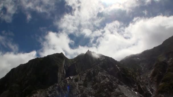 Landscape of rocky cliffs mountain panorama in New Zealand. — Stock Video