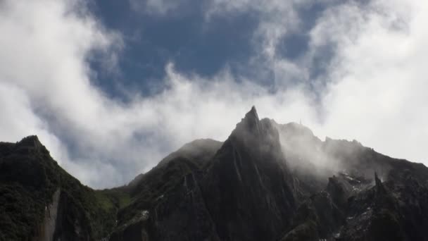 Landscape of rocky cliffs mountain panorama in New Zealand. — Stock Video