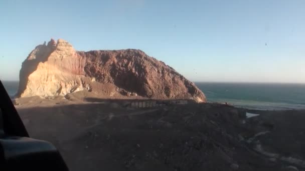 Vue sur le paysage océanique depuis un hélicoptère en Nouvelle-Zélande . — Video