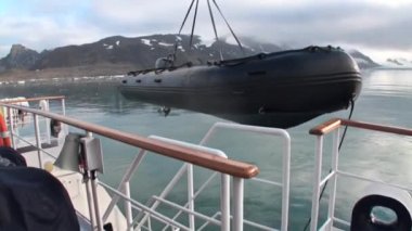 Svalbard gemisinden suya indirdi filika.