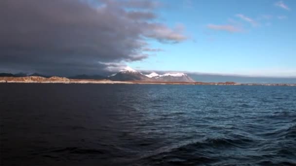 Beautiful sunset on horizon on background of water of Arctic Ocean in Svalbard. — Stock Video