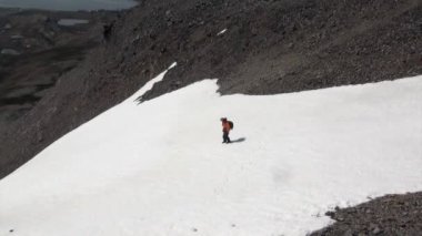 Adam üzerinde kar dağ, Falkland Adaları Antarktika.