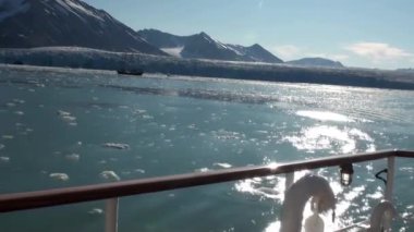 Gemiden Arktik okyanus görünümünde buz.