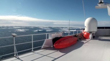 Gemiden Arktik okyanus görünümünde buz.