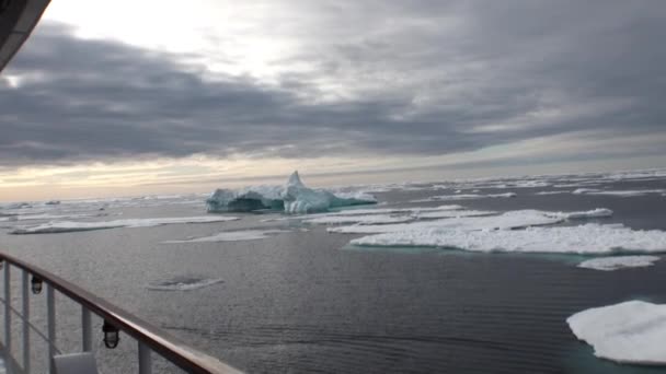 Ice in ocean of Arctic view from ship. — Stock Video