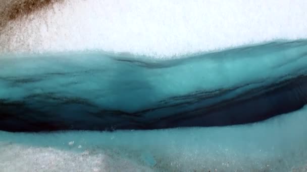 Čistý transparentní modrá voda, ledovce a ledovec v Antarktidě. — Stock video