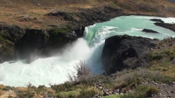 Hegyi folyó zuhatag Térkép energia a víz, Patagónia Argentína. — Stock videók