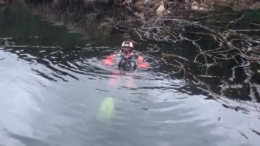 Dalgıç su Alaska kamera ile.