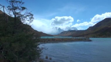 Dağ nehir ve Patagonya Arjantin rahatla.