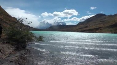Dağ nehir ve Patagonya Arjantin rahatla.