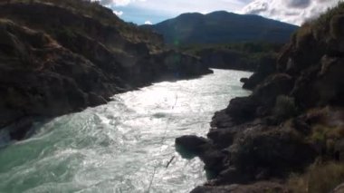 Dağ nehir göstermek güç su Patagonya Arjantin.