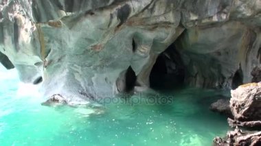 Cliff genel Carrera dağ Patagonya Arjantin Lago Buenos Aires içinde mağara.