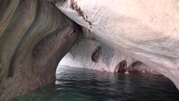 Barlang a hegy Patagónia Argentína Lago Buenos Aires General Carrera. — Stock videók