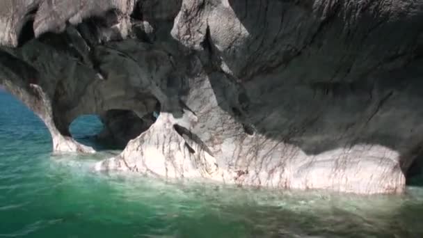 Σπήλαιο γενικό Carrera στο βουνό στην Παταγονία Αργεντινή Lago Μπουένος Άιρες. — Αρχείο Βίντεο