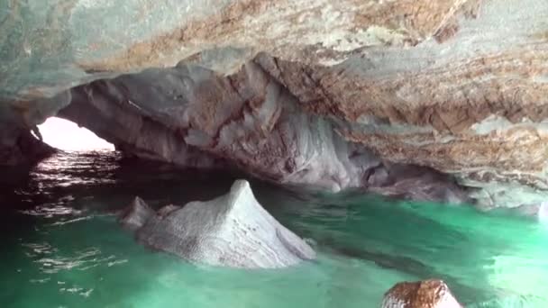 Grotte Général Carrera en montagne en Patagonie Argentine Lago Buenos Aires . — Video