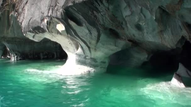 Genel Carrera dağ Patagonya Arjantin Lago Buenos Aires içinde mağara. — Stok video