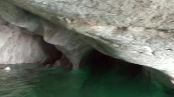 Cave General Carrera i berg i Patagonien Argentina Lago Buenos Aires. — Stockvideo