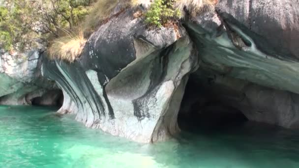Cave General Carrera in mountain in Patagonia Argentina Lago Buenos Aires. — Stock Video