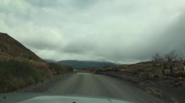 Dağlar ve sahil hattı okyanus Arjantin.