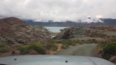 Dağlar ve sahil hattı okyanus Arjantin.