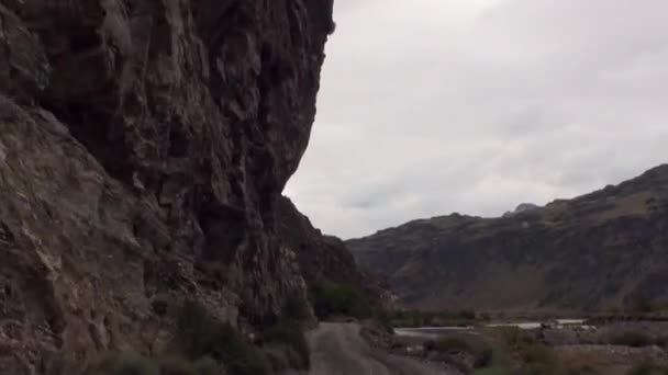 Road to mountains and coast line ocean in Argentina. — Stock Video