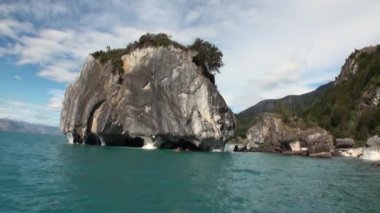 Sahil stone mountain view Okyanusu Patagonya Arjantin üzerinde.