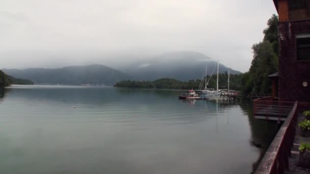 Pobřeží stone mountain view na oceánu v Patagonia Argentina. — Stock video