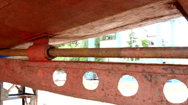 Ship propeller old rusty metal at shipyard in port of Moscow. — Stock Video