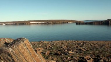 Yeni Dünya'Kuzey Buz Denizi Sahili ve yüzey su kar.