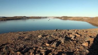 Yeni Dünya'Kuzey Buz Denizi Sahili ve yüzey su kar.