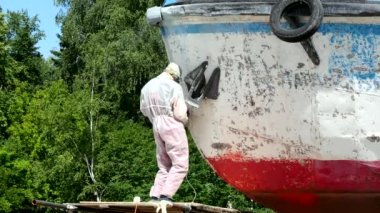 Onarım işlemi Tersanesi, metal boya kapalı çalışma insanlar gözyaşı.