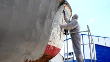 Alt boya metal eski paslı gemi tersanesinde Moskova bağlantı noktası.