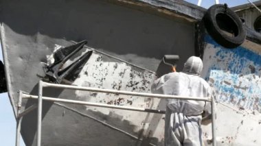 Alt boya metal eski paslı gemi tersanesinde Moskova bağlantı noktası.