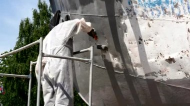 Alt boya metal eski paslı gemi tersanesinde Moskova bağlantı noktası.