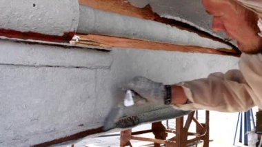 Alt boya metal eski paslı gemi tersanesinde Moskova bağlantı noktası.