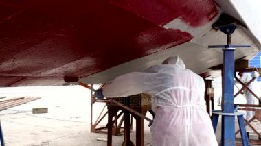 Alt boya metal bağlantı noktası tersanesinde gemi kırmızı renk alt kısmı.
