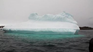 Hareket ve kar kıyı şeridi okyanus Antarktika buz.