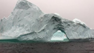 Darwin yalnızca benzersiz buzul Buzdağı Antarktika okyanusta kemer.
