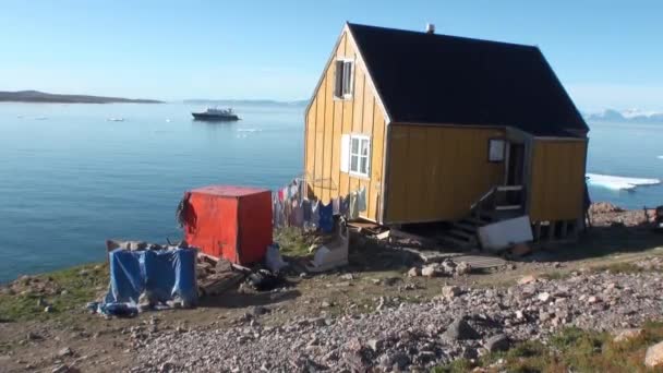 Life style in mountains on shore of Arctic Ocean from Greenland. — Stock Video