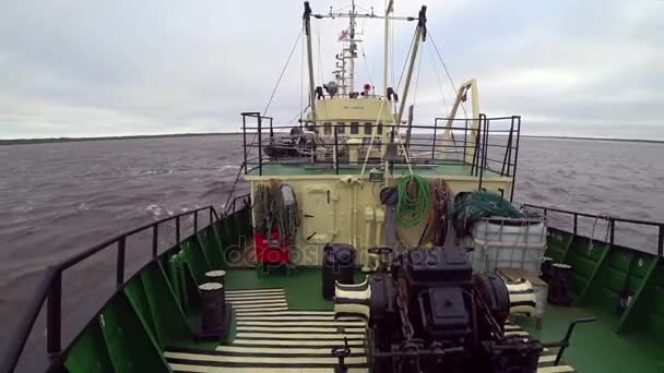 Nave de expedición en el océano en la Nueva Tierra Vaigach . — Vídeos de Stock
