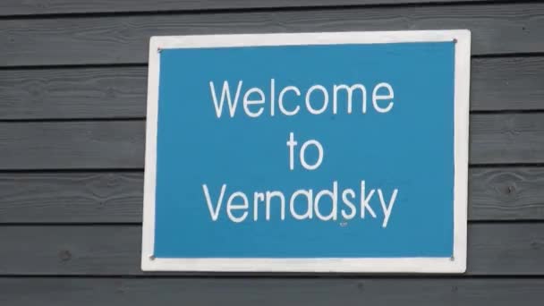 Information board Scientific Antarctic Station Academician Vernadsky. — Stock Video