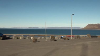 Kuzey Buz Denizi Sahili için otopark.