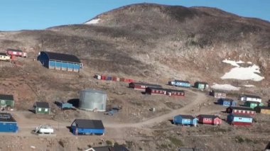 Grönland Kuzey Buz Denizi'dağlarında evleri.