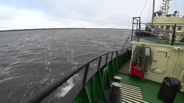 Navio de expedição no Oceano na Nova Terra Vaigach . — Vídeo de Stock