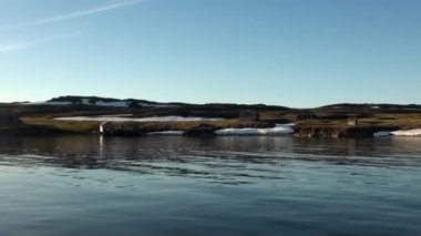 Eski ahşap evlerin çöl manzara vahşi yeni dünya sahilde terk.