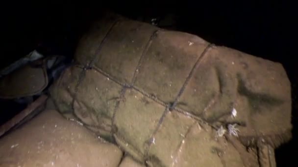 Objets personnels de personnes mortes sur une épave sous-marine Salem Express.