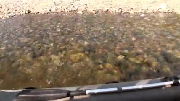 Airboat airglider na horské řece Temnik . — Stock video