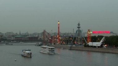 Moskova Nehri seyir zevki yolcu yat üzerinde.